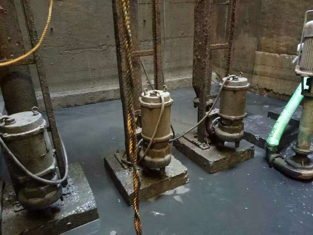 大东污水池清理